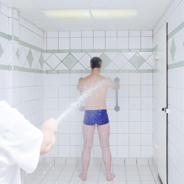 Thermes Douche Au Jet Corentin Mossiere