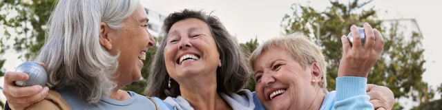 Amies partant en tribu pour réaliser leur cure thermale