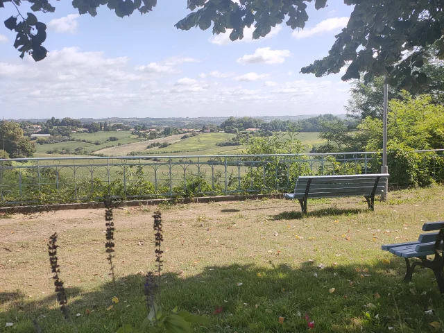 Vue sur la Chalosse du belvédère de Montfort-en-Chalosse