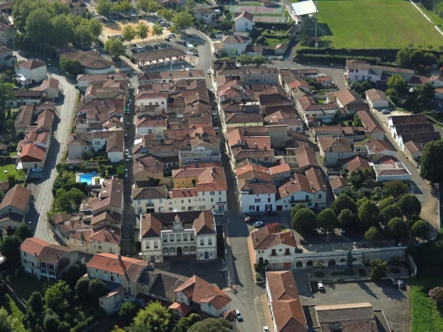 Vue Aerienne De La Bastide De Montfort En Chalosse