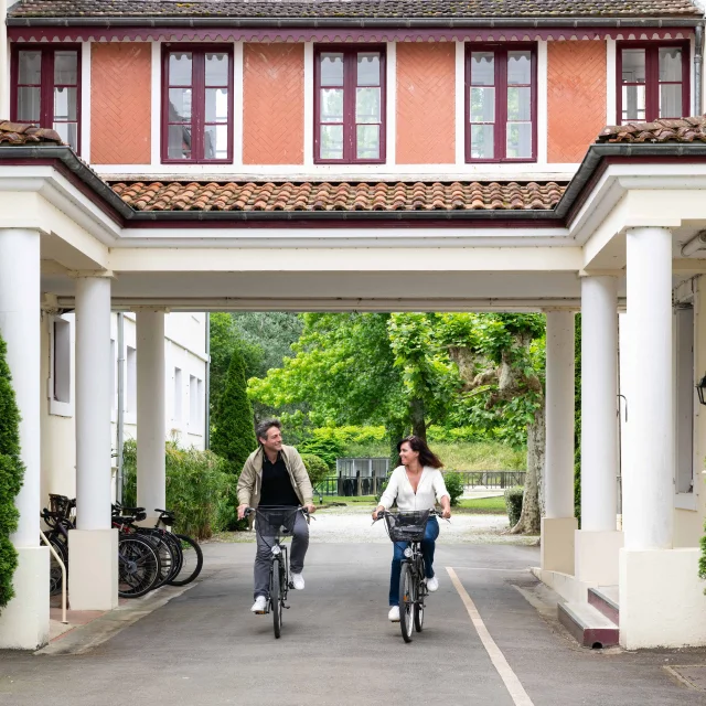 Départ des thermes à vélo